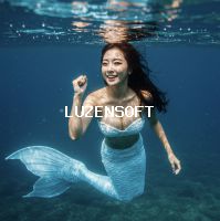 밝게 웃으며 화이팅 하는 미모의 인어 썸네일