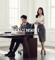 화이트톤 사무실에서 신문보는 사장과 서서 사장을 지켜보는 비서 썸네일